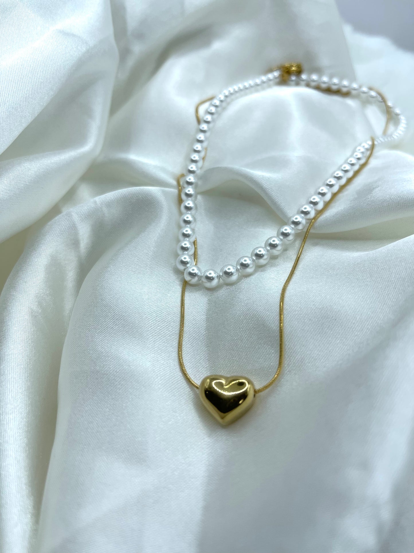 Doppia collana con perle e filo cuore gold