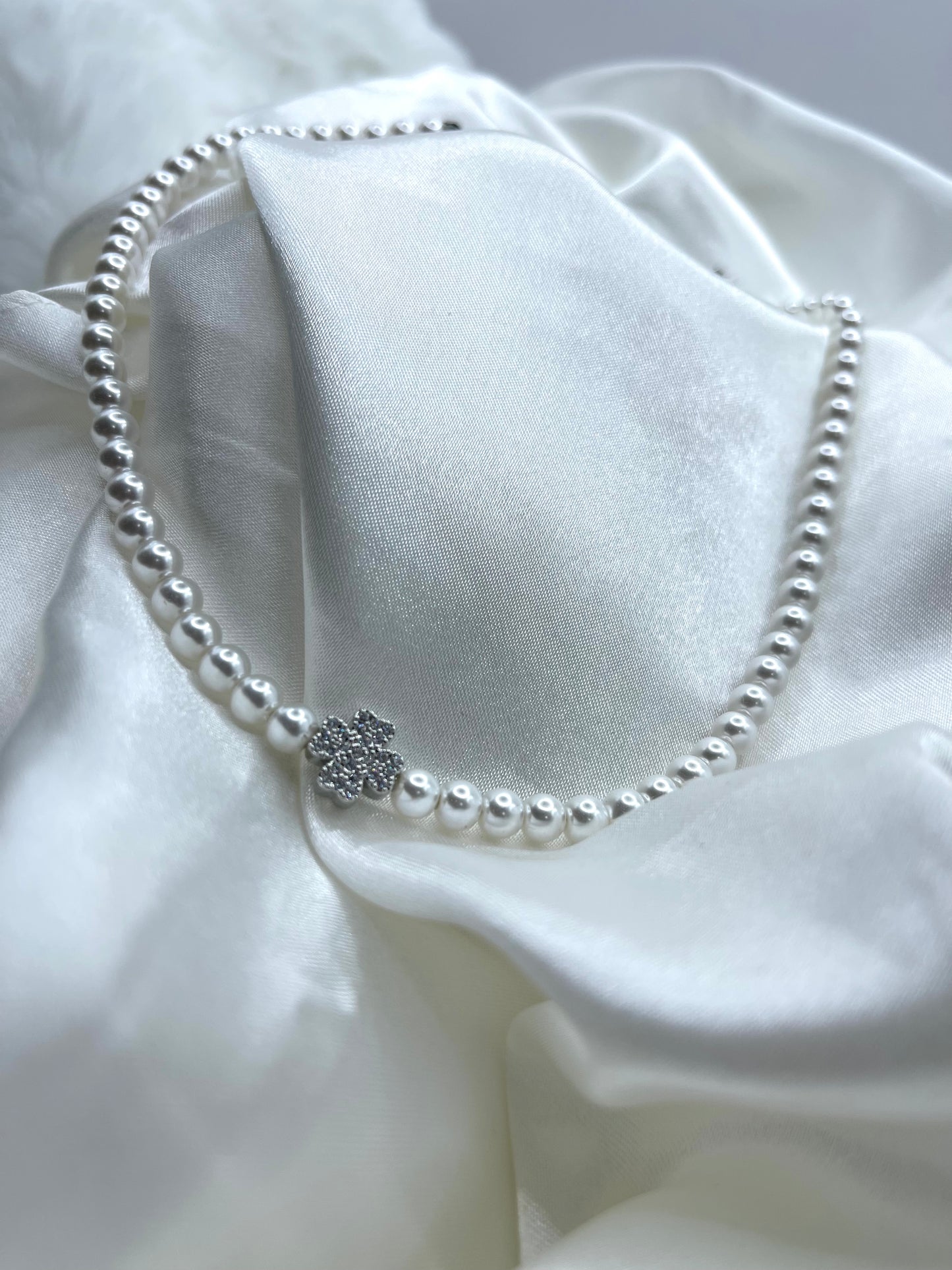 Collana di perle con croce silver